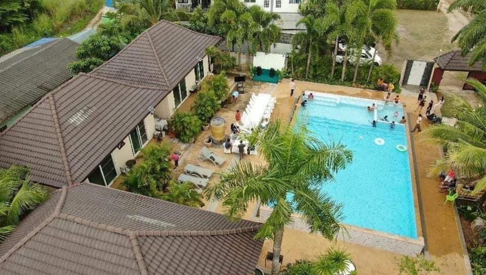 Thip Siam Village Ao Nam Mao Екстериор снимка